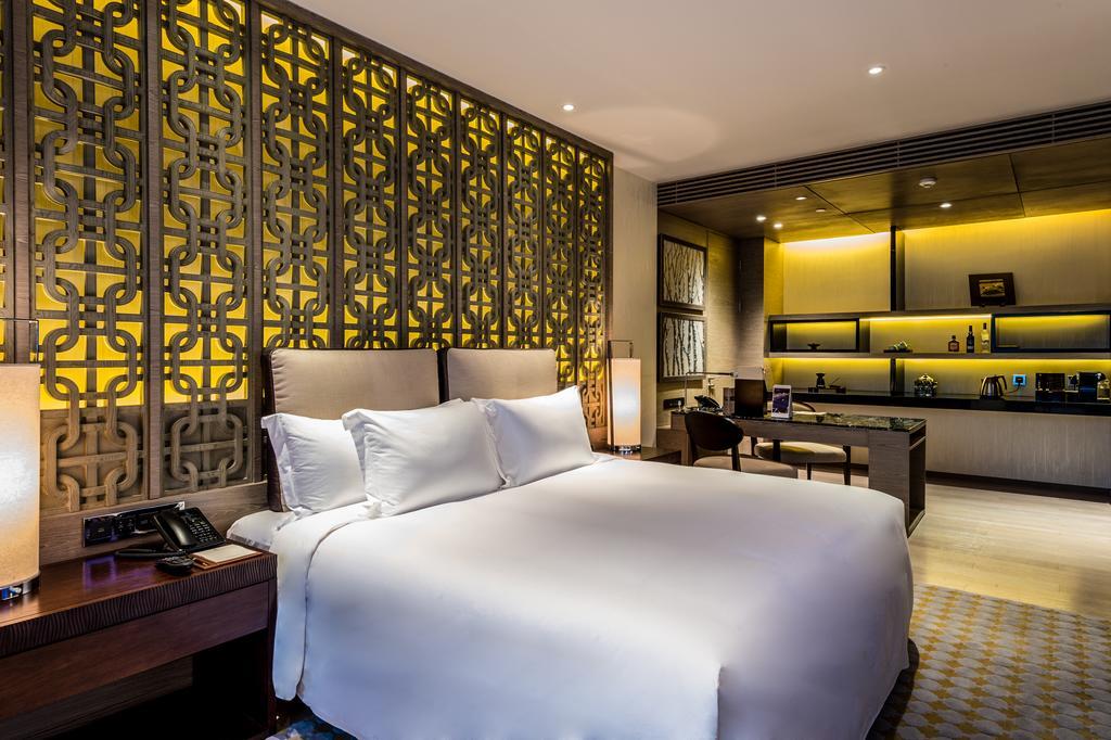 Banyan Tree On The Bund 5*