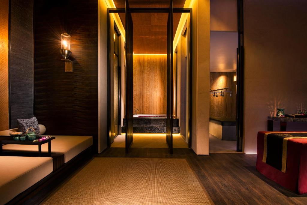 Banyan Tree On The Bund Shanghai